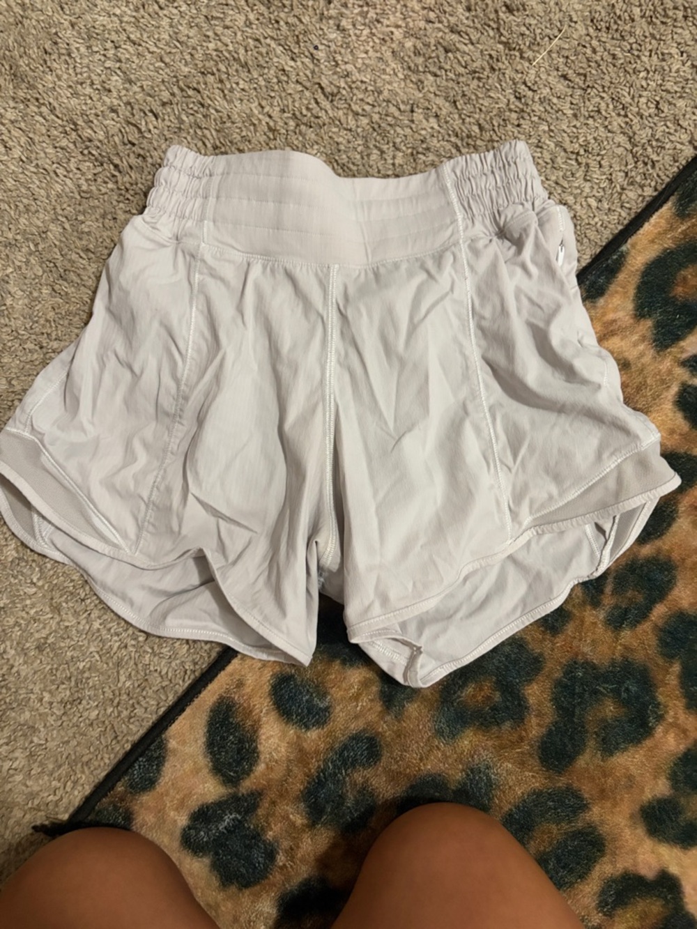 lululemon athletica White High-Rise 4 inch hotty hots